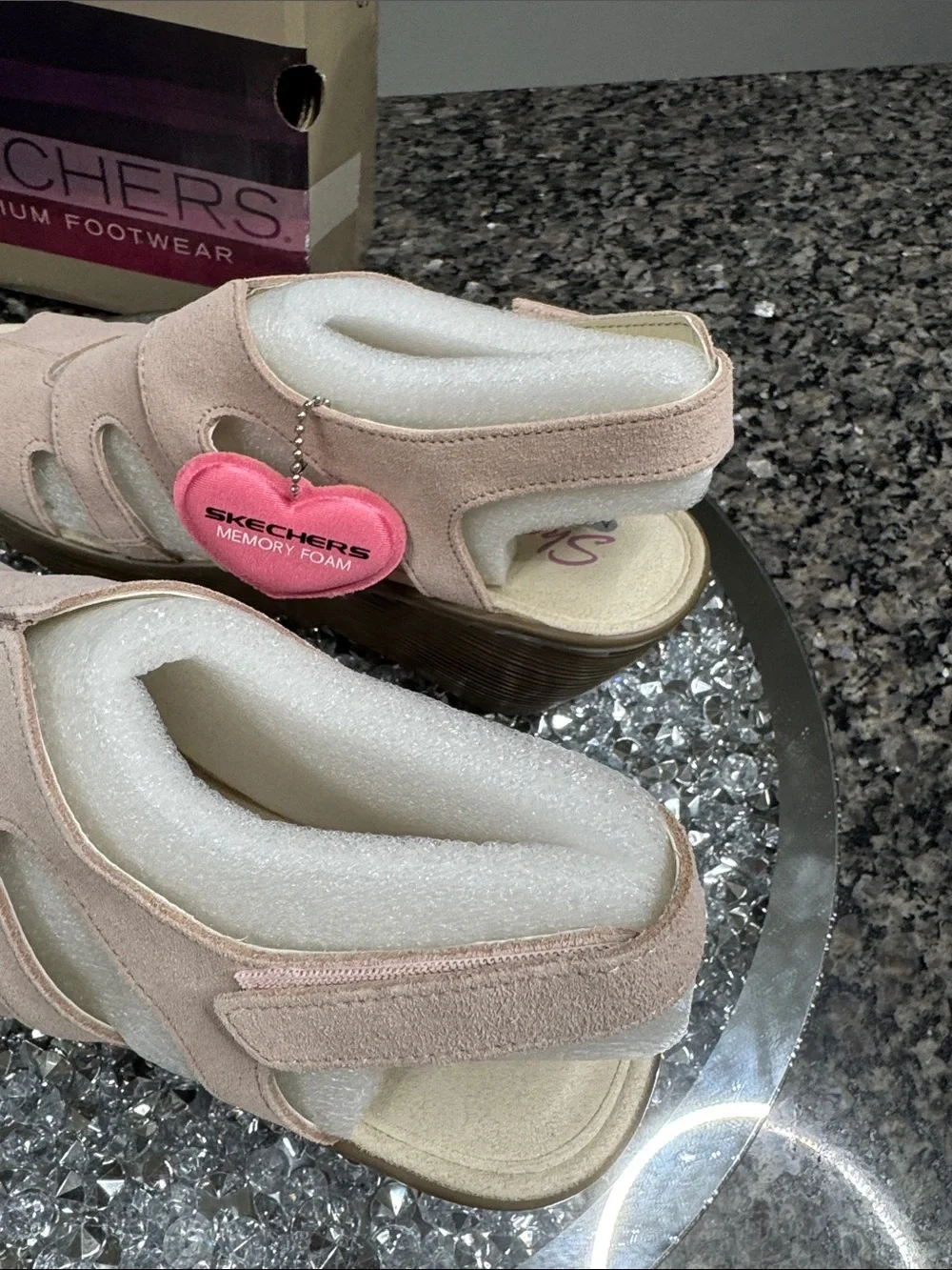 Skechers paralellsude Blush Pink Wedge Sandals with Brown Platform NEW 8